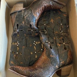 Coral boots from buckle